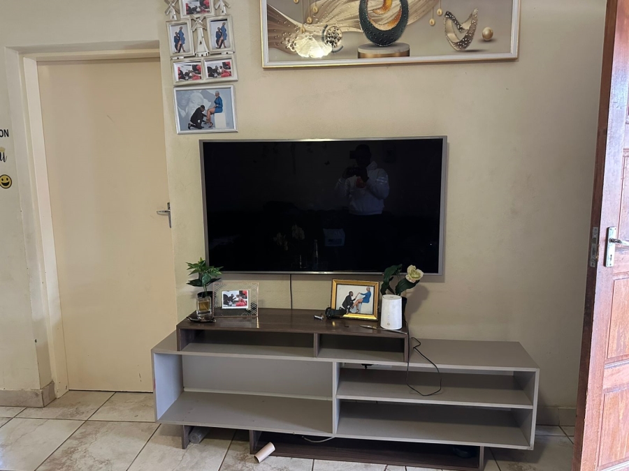 2 Bedroom Property for Sale in Waterval East North West